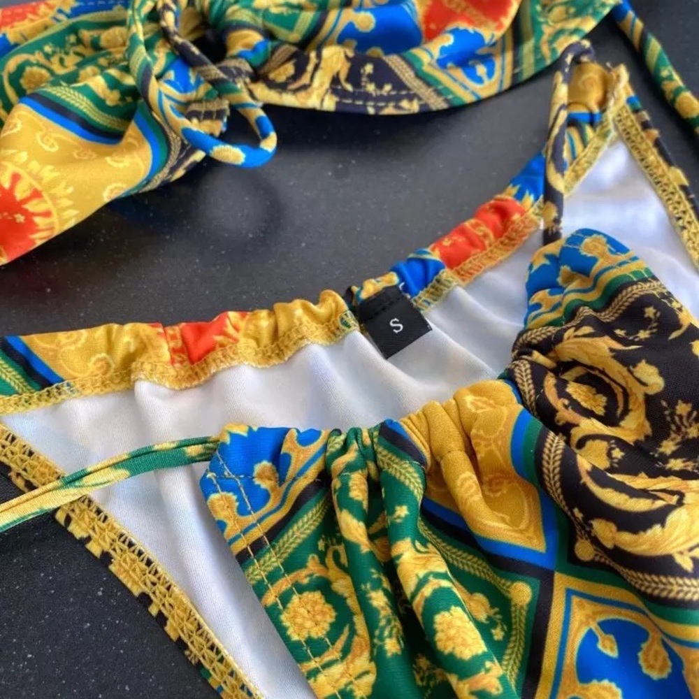 bikini - Picture 3 of 3